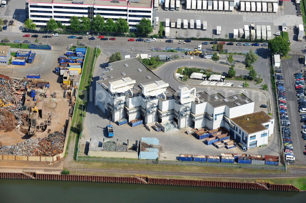 Aerial photograph Frankfurt am Main - Betriebsgelände mit Abfallumladeanlage der FES Frankfurter Entsorgungs- und Service GmbH an der Uhlfelder Straße 10 in Frankfurt am Main in Hessen. Company grounds with waste tranship loading plant in Frankfurt on the Main in Hesse.