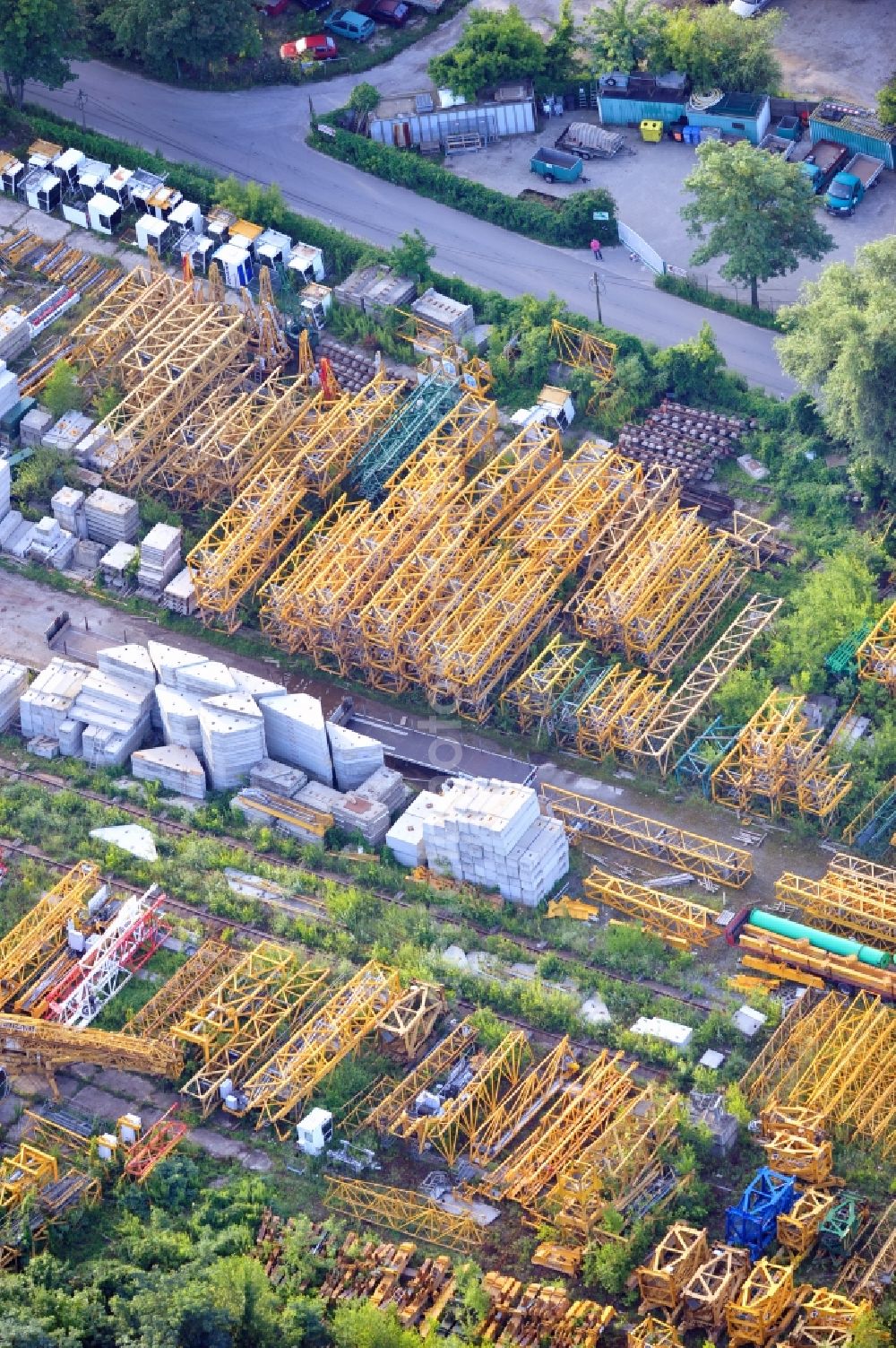 Aerial image Berlin - View company grounds of the company William Banzhaf Cranes GmbH & Co. KG distribution and service branch at Stichkanal in Berlin