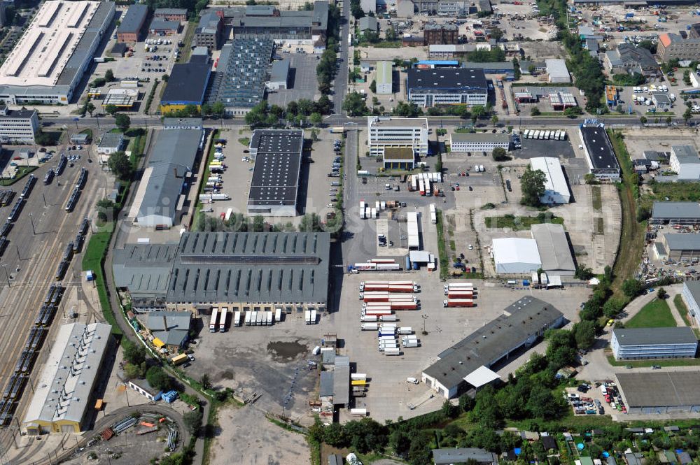 Berlin Lichtenberg from the bird's eye view: Betriebsgelände der MAN Truck & Bus Center Service und Verkauf Berlin - Lichtenberg im Gewerbegebiet an der Siegfriedstraße Ecke Josef-Orlopp-Straße. Company grounds of the MAN Truck & Bus Center in Berlin-Lichtenberg at the commercial area Siegfriedstrasse.