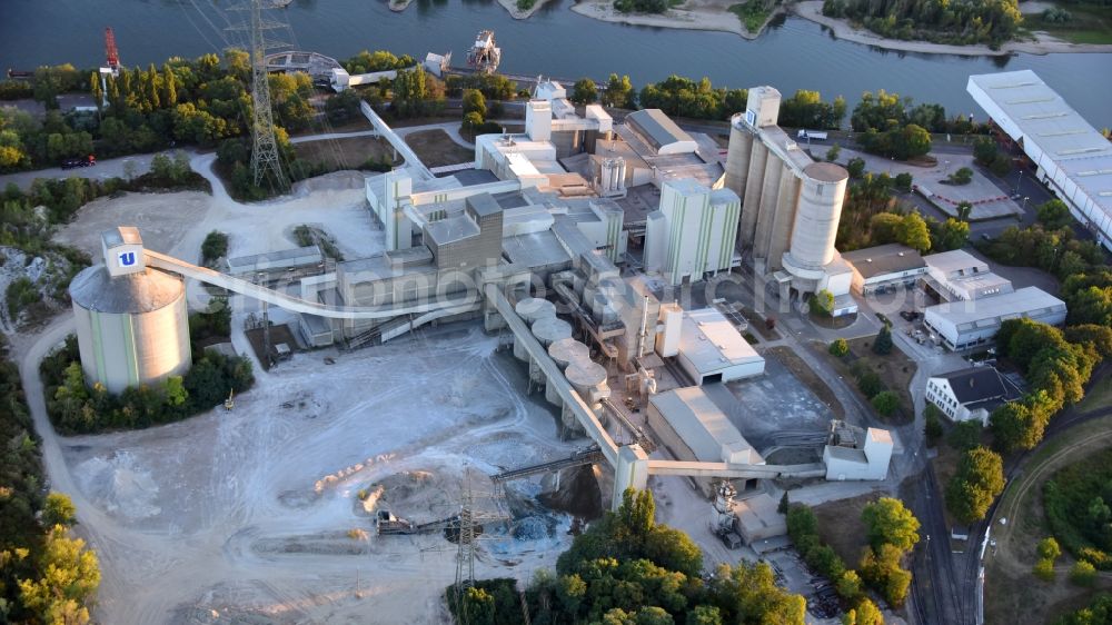 Aerial photograph Neuwied - The premises of the cement manufacturer Dyckerhoff Beton Rheinland-Pfalz GmbH & Co. KG in Neuwied in the state Rhineland-Palatinate, Germany