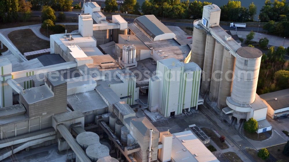 Neuwied from above - The premises of the cement manufacturer Dyckerhoff Beton Rheinland-Pfalz GmbH & Co. KG in Neuwied in the state Rhineland-Palatinate, Germany