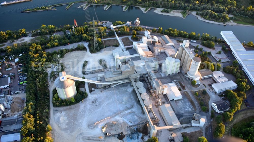 Neuwied from the bird's eye view: The premises of the cement manufacturer Dyckerhoff Beton Rheinland-Pfalz GmbH & Co. KG in Neuwied in the state Rhineland-Palatinate, Germany