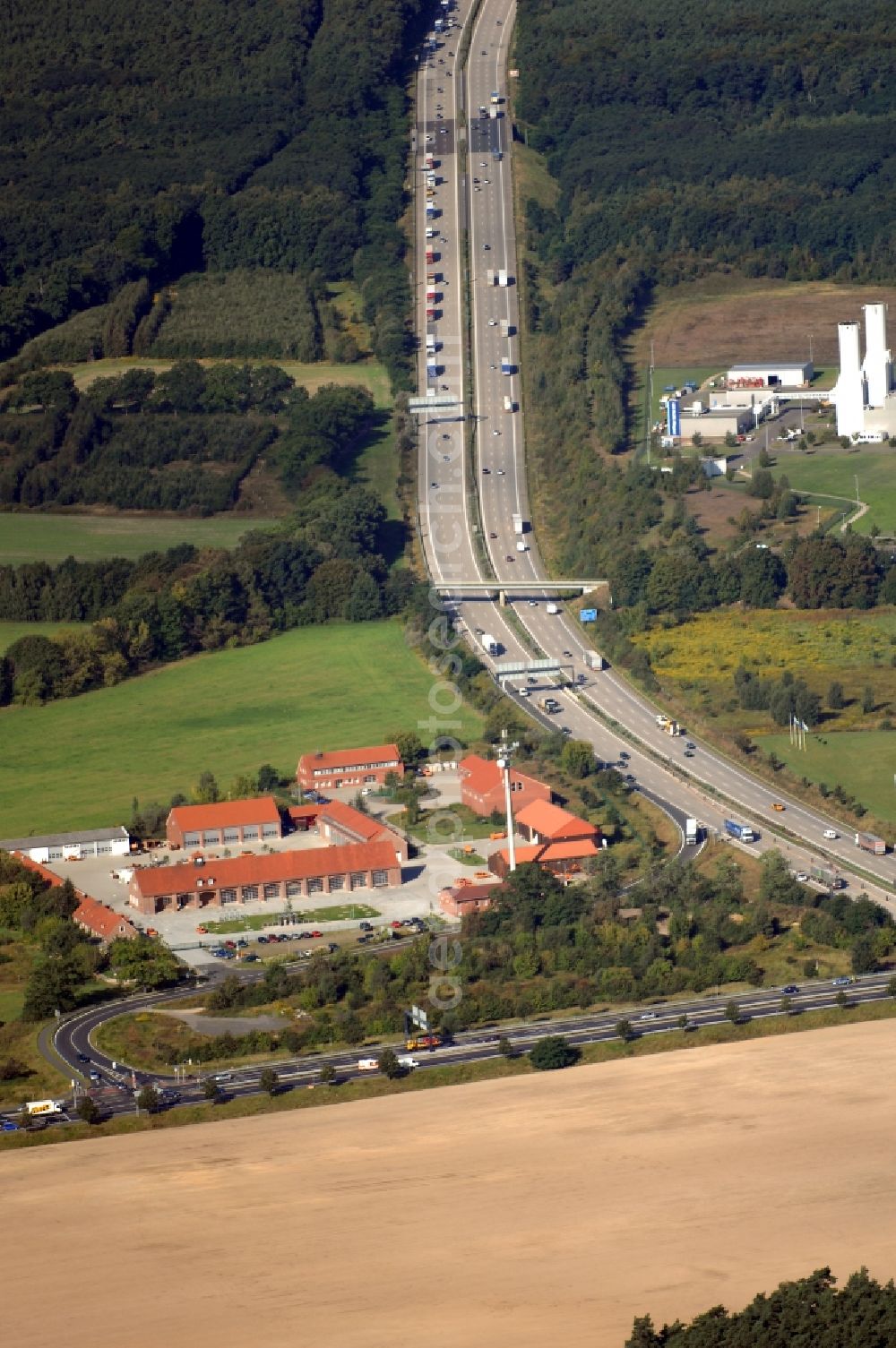 Aerial image Rangsdorf - Site of the depot of the Autobahnmeisterei of Landesbetrieb Strassenwesen at the southern Berliner Ring motorway A10 in Rangsdorf in the state Brandenburg