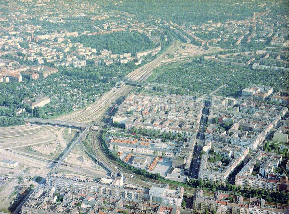 Berlin - Prenzlauer - Berg from above - Betriebshof der Berliner Stadtreinigungsbetriebe (A2) an der Malmöer Straße 26 b in 10439 Berlin (Tel.: 030-75921104).