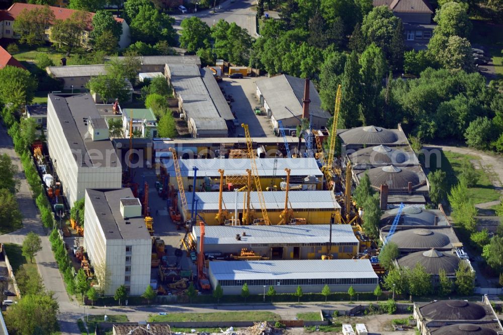 Aerial photograph Berlin - Site of the depot of the of BORAMTEC Bohr & Rammtechnik Berlin GmbH on Koepenicker Allee in the district Karlshorst in Berlin, Germany