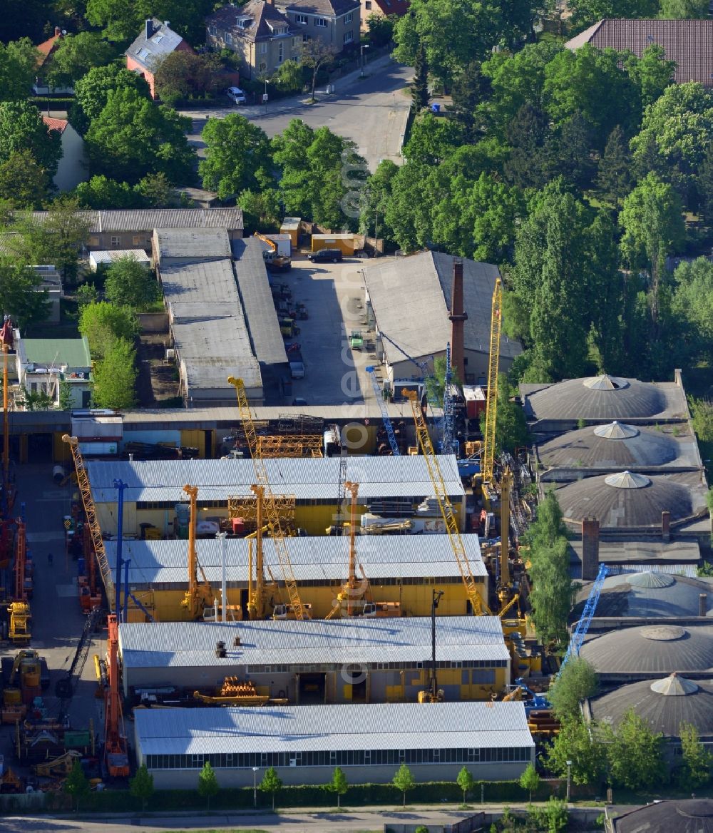 Berlin from above - Site of the depot of the of BORAMTEC Bohr & Rammtechnik Berlin GmbH on Koepenicker Allee in the district Karlshorst in Berlin, Germany