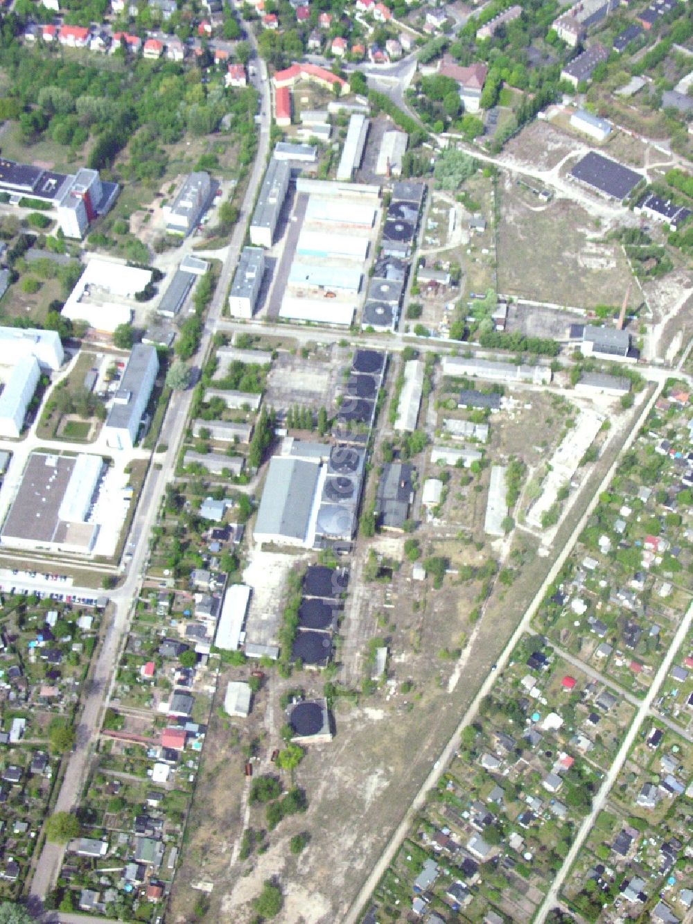 Aerial image Berlin - Site of the depot of the of BORAMTEC Bohr & Rammtechnik Berlin GmbH on Koepenicker Allee in the district Karlshorst in Berlin, Germany