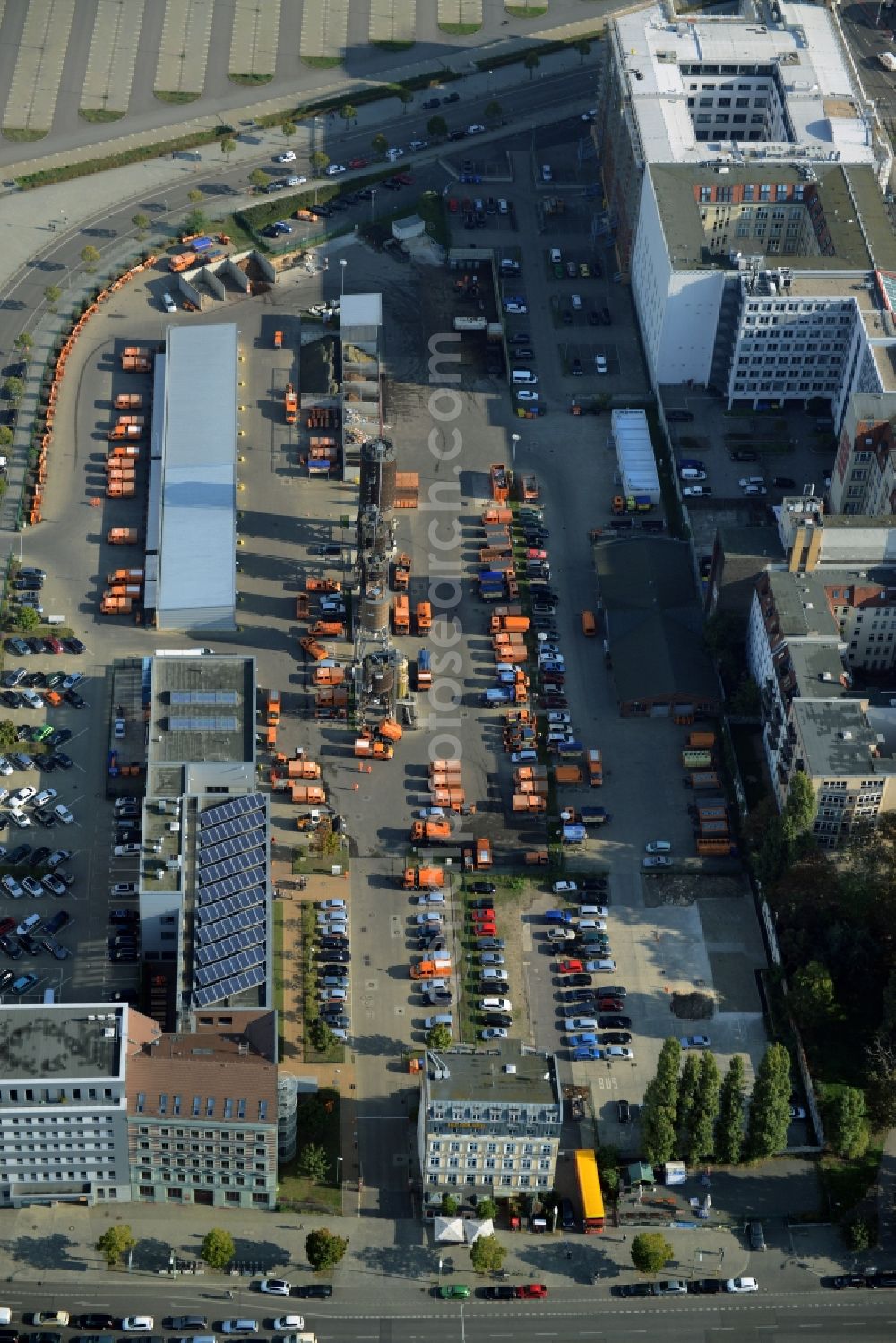 Aerial photograph Berlin - Site of the depot of the BSR Berliner Stadtreinigung on Muehlenstrasse in Berlin in Germany