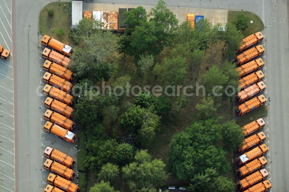 Aerial photograph Berlin - Site of the depot of the BSR Berliner Stadtreinigungsbetriebe im Stadtteil Britz in Berlin in Germany