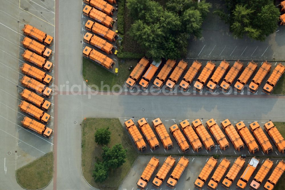 Berlin from the bird's eye view: Site of the depot of the BSR Berliner Stadtreinigungsbetriebe im Stadtteil Britz in Berlin in Germany