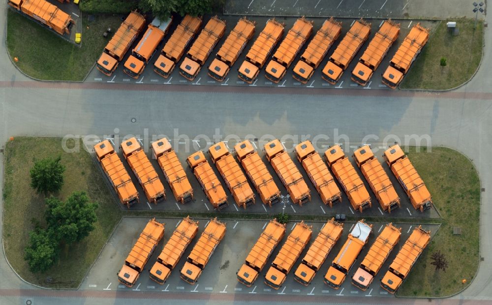 Aerial image Berlin - Site of the depot of the BSR Berliner Stadtreinigungsbetriebe im Stadtteil Britz in Berlin in Germany