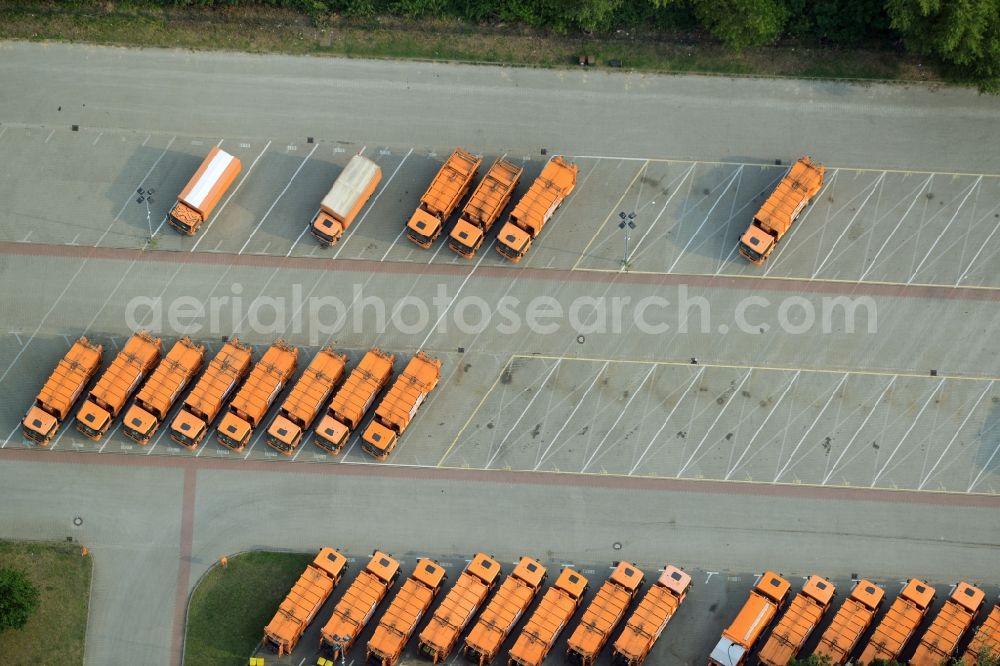 Aerial photograph Berlin - Site of the depot of the BSR Berliner Stadtreinigungsbetriebe im Stadtteil Britz in Berlin in Germany