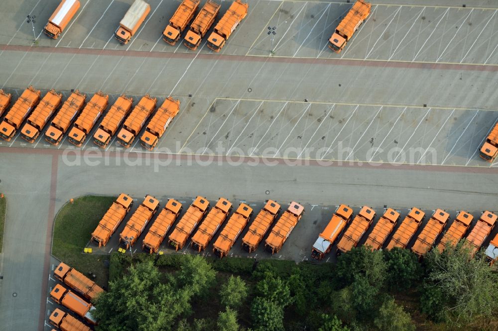 Berlin from above - Site of the depot of the BSR Berliner Stadtreinigungsbetriebe im Stadtteil Britz in Berlin in Germany