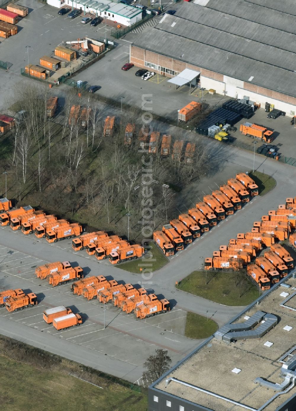 Aerial photograph Berlin - Site of the depot of the BSR Berliner Stadtreinigungsbetriebe im Stadtteil Britz in Berlin in Germany