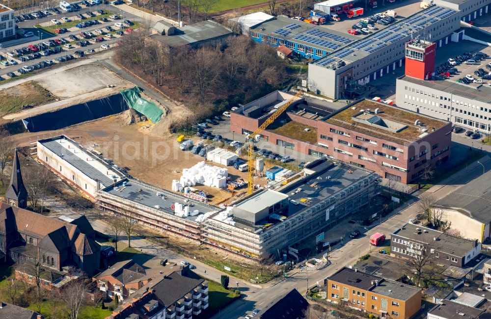 Essen from above - Grounds of the fire depot and station with a construction site for an extension building on Barbarakirchgang in Essen in the state of North Rhine-Westphalia