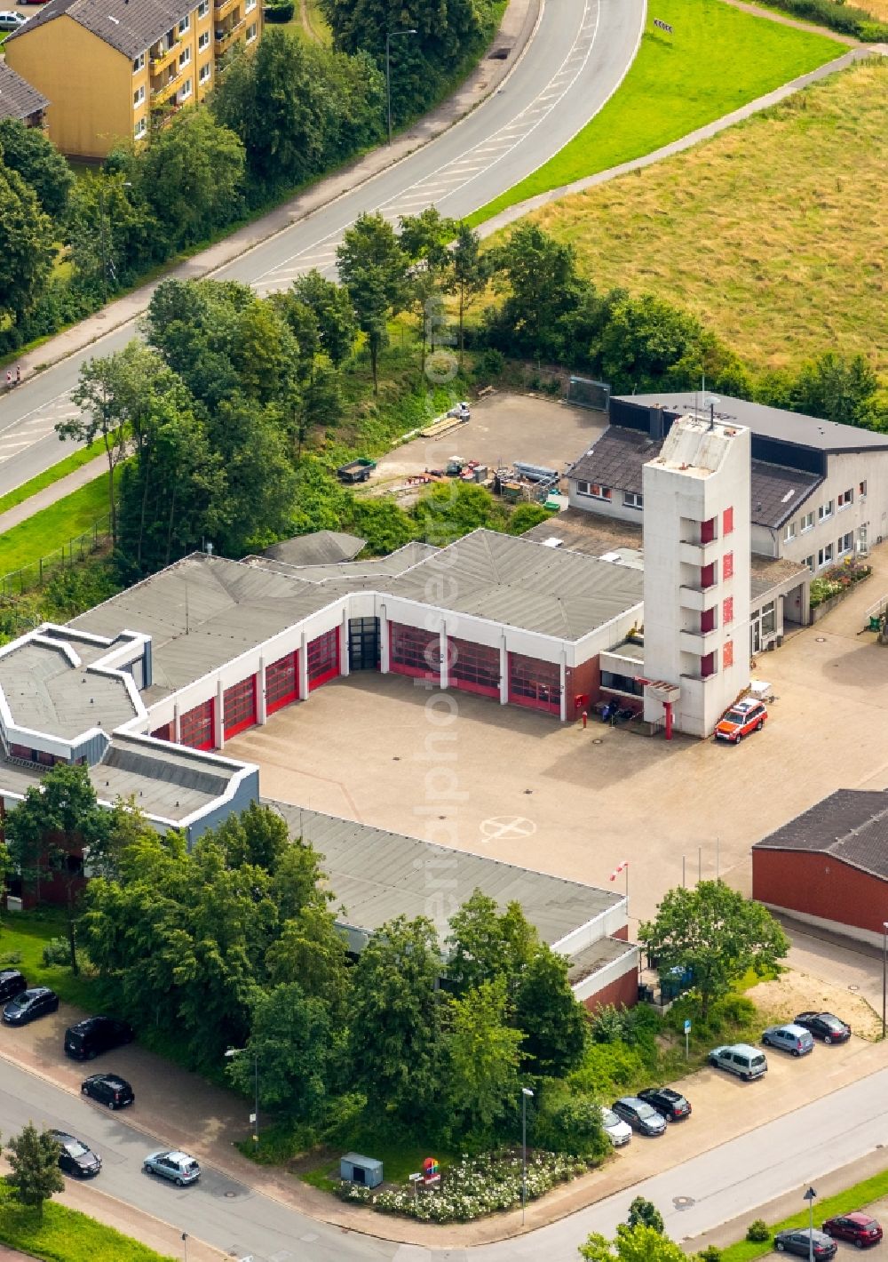 Heiligenhaus from the bird's eye view: Grounds of the fire depot on Friedhofsallee in Heiligenhaus in the state North Rhine-Westphalia