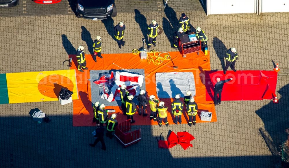 Aerial photograph Moers - Grounds of the fire depot on Essenberger Strasse in Moers in the state North Rhine-Westphalia