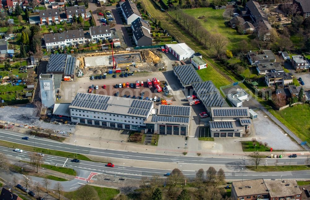 Aerial photograph Bottrop - Grounds of the fire depot on Feuerwache Bottrop on Hans-Sachs-Strasse in the district Stadtmitte in Bottrop in the state North Rhine-Westphalia