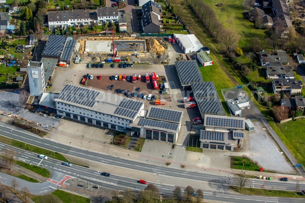 Bottrop from above - Grounds of the fire depot on Feuerwache Bottrop on Hans-Sachs-Strasse in the district Stadtmitte in Bottrop in the state North Rhine-Westphalia