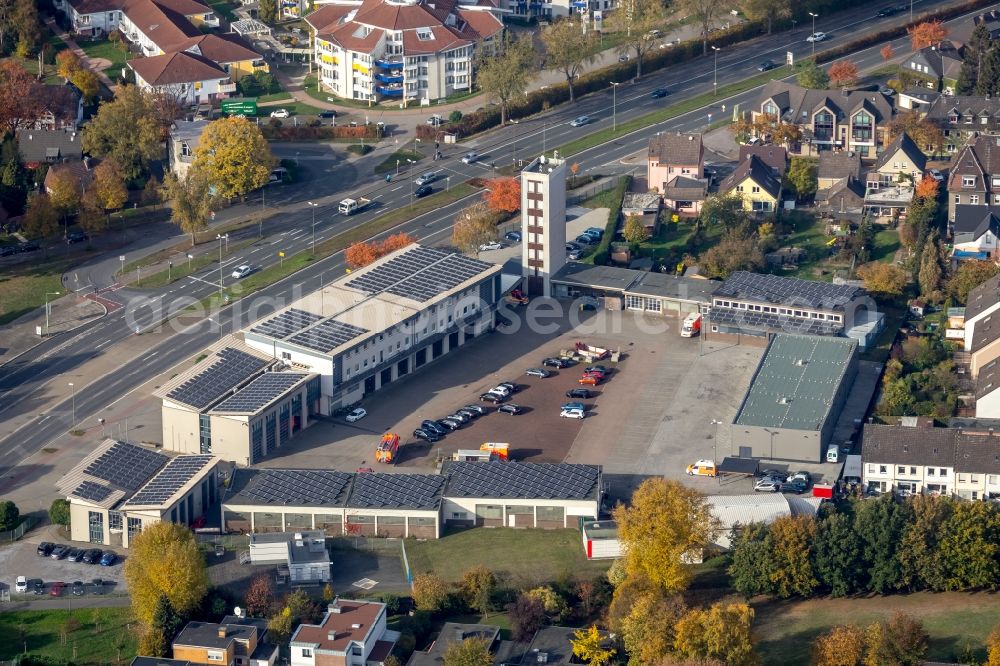 Bottrop from the bird's eye view: Grounds of the fire depot on Feuerwache Bottrop on Hans-Sachs-Strasse in the district Stadtmitte in Bottrop in the state North Rhine-Westphalia