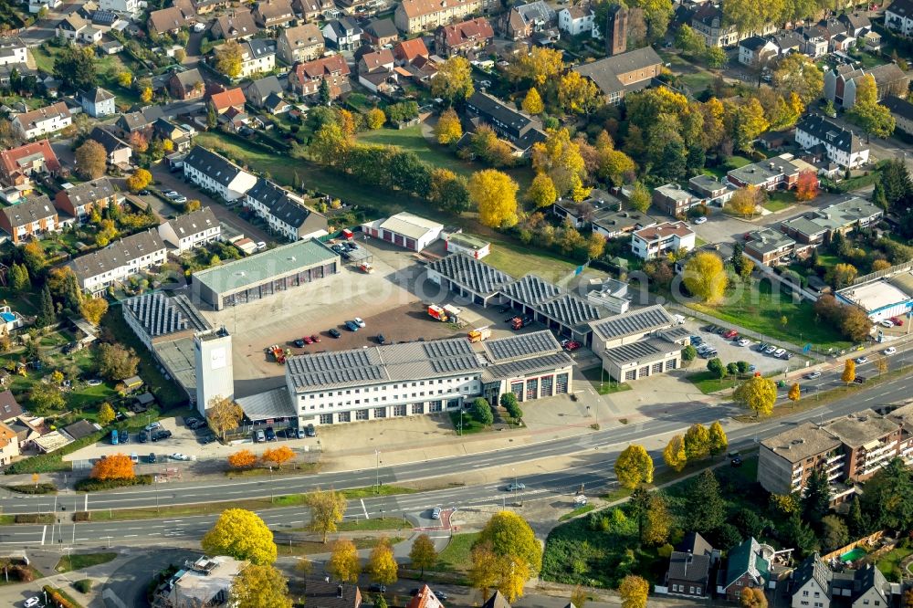 Bottrop from above - Grounds of the fire depot on Feuerwache Bottrop on Hans-Sachs-Strasse in the district Stadtmitte in Bottrop in the state North Rhine-Westphalia