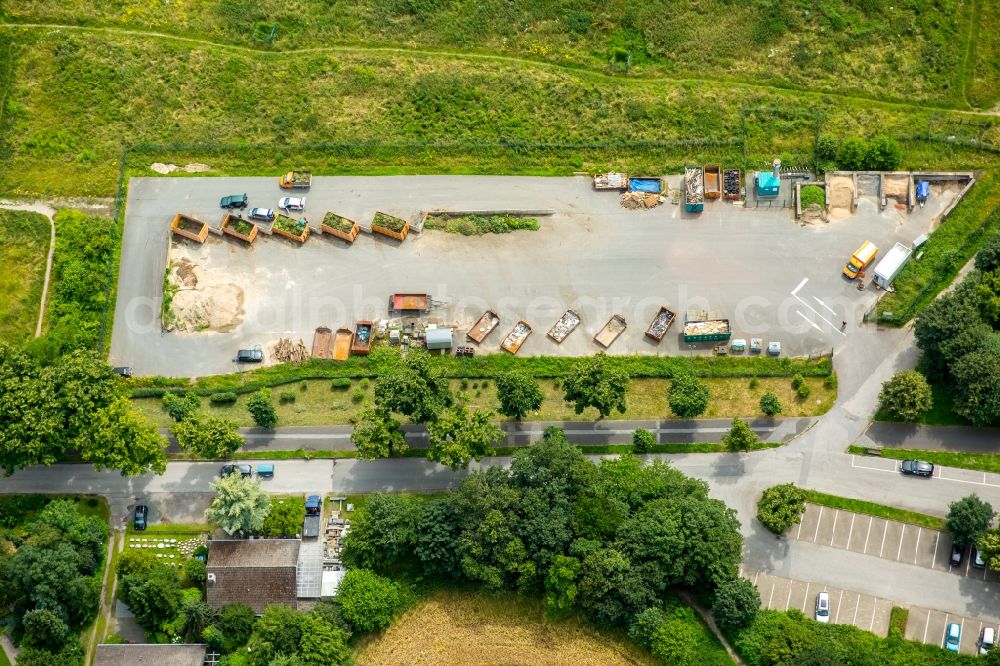 Heiligenhaus from the bird's eye view: Site of the depot of the municipal cemetery at the cemetery road in Heiligenhaus in North Rhine-Westphalia