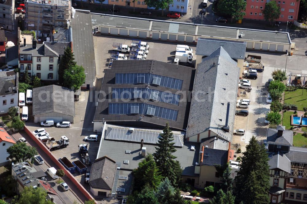 Aerial image Frankfurt am Main - Betriebsstätte Frankfurt-Bornheim der FES Frankfurter Entsorgungs- und Service GmbH an der Weidenbornstraße 40 in Frankfurt am Main in Hessen. Industrial premises in Frankfurt on the Main in Hesse.