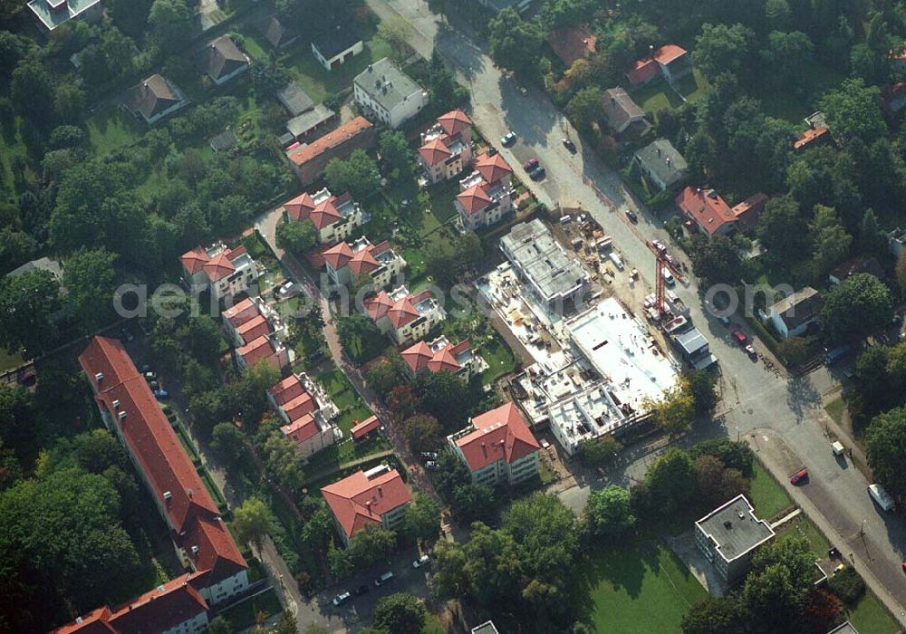 Berlin-Pankow from above - 05.10.2005 Berlin-Pankow Exklusive Eigentumswohnungen in Berlin-Pankow/Niederschönhausen. In der Waldstrasse/Ecke Kuckhoffstrasse ist ein Wohnquartier entstanden, dass in ganz Berlin seinesgleichen suchen wird - „Wohnen am Konsulat“. Zwei edle Wohnpalais mit insgesamt 18 Wohnungen sind im Bau und werden im Juni 2006 bezugsfertig sein. Die Wohnungen sind modernes Beispiel für städtisches Leben mit allem Komfort.