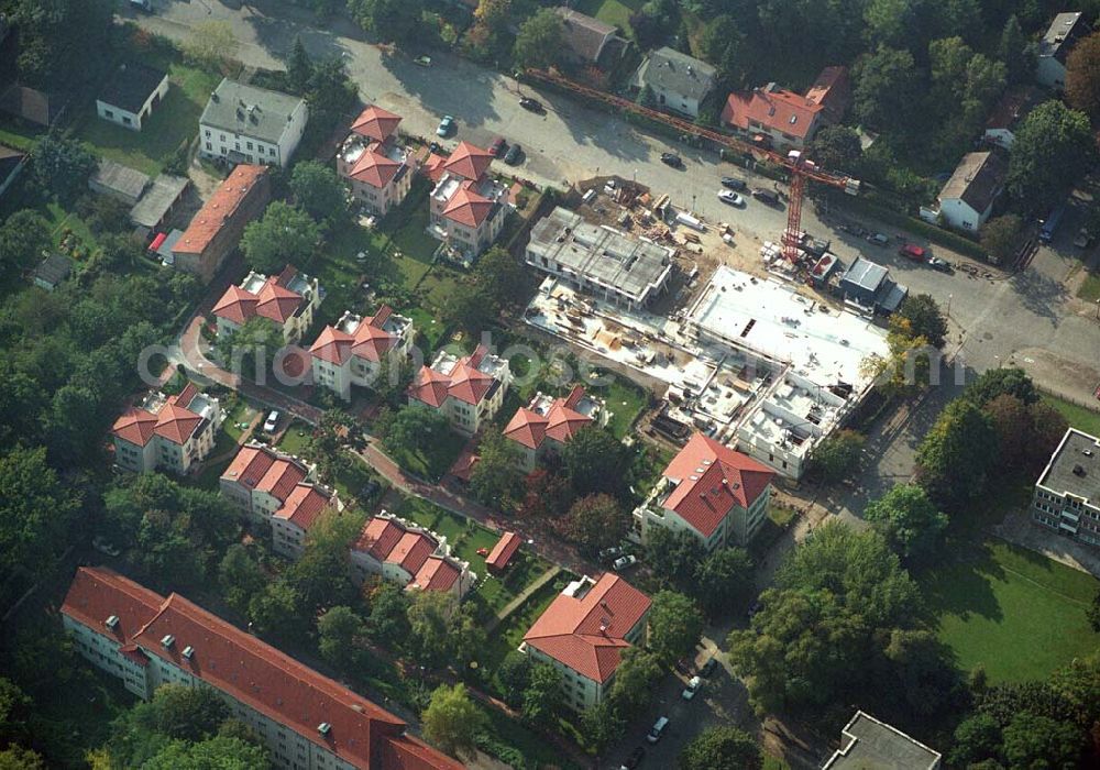 Berlin-Pankow from above - 05.10.2005 Berlin-Pankow Exklusive Eigentumswohnungen in Berlin-Pankow/Niederschönhausen. In der Waldstrasse/Ecke Kuckhoffstrasse ist ein Wohnquartier entstanden, dass in ganz Berlin seinesgleichen suchen wird - „Wohnen am Konsulat“. Zwei edle Wohnpalais mit insgesamt 18 Wohnungen sind im Bau und werden im Juni 2006 bezugsfertig sein. Die Wohnungen sind modernes Beispiel für städtisches Leben mit allem Komfort.