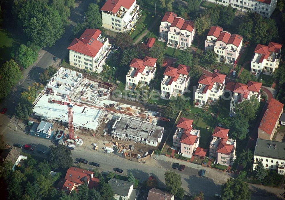 Aerial image Berlin-Pankow - 05.10.2005 Berlin-Pankow Exklusive Eigentumswohnungen in Berlin-Pankow/Niederschönhausen. In der Waldstrasse/Ecke Kuckhoffstrasse ist ein Wohnquartier entstanden, dass in ganz Berlin seinesgleichen suchen wird - „Wohnen am Konsulat“. Zwei edle Wohnpalais mit insgesamt 18 Wohnungen sind im Bau und werden im Juni 2006 bezugsfertig sein. Die Wohnungen sind modernes Beispiel für städtisches Leben mit allem Komfort.