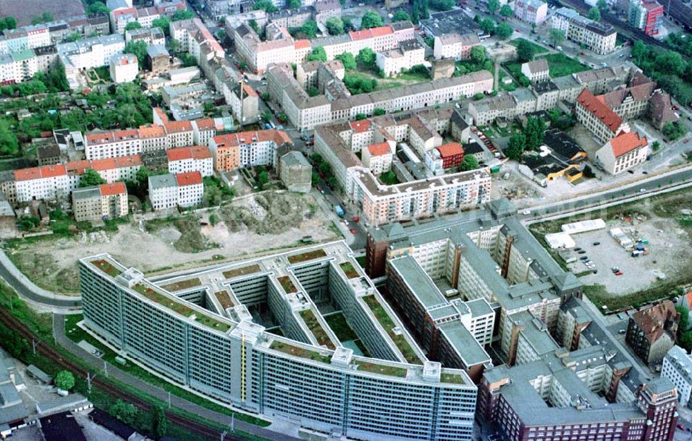 Berlin-Lichtenberg from above - BfA - Gebäude Ostkreuz/ Friedrichshain - Berlin. Datum: 05.05.03