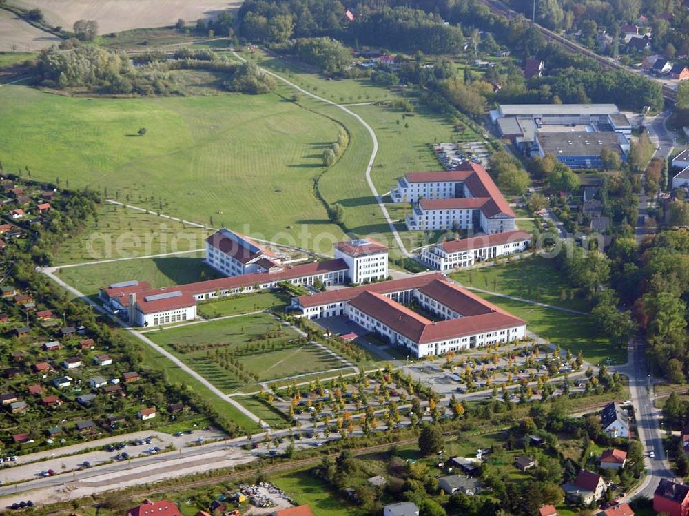 Mühlenbeck (Brandenburg) from the bird's eye view: Blick auf das Zentrum für berufliche Rehabilitation des Berufsförderungswerk (BFW) Brandenburg in Mühlenbeck nördlich von Berlin. der Gebäudekomplexe wurde im August 1995 eröffnet und bietet 500 Plätze zur beruflichen Qualifizierung durch erwachsenenorientierte, behindertengerechte Ausbildung in modernen Unterrichts- und Computerräumen sowie in praxisgerechten Werkstätten, Laboren und Übungsfirmen. Ebenso besteht dabei die Wohnmöglichkeit.