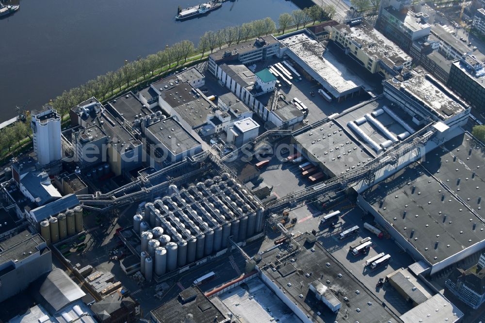 Bremen from the bird's eye view: Building and production halls on the premises of the brewery Beck GmbH&Co.KG in Bremen, Germany