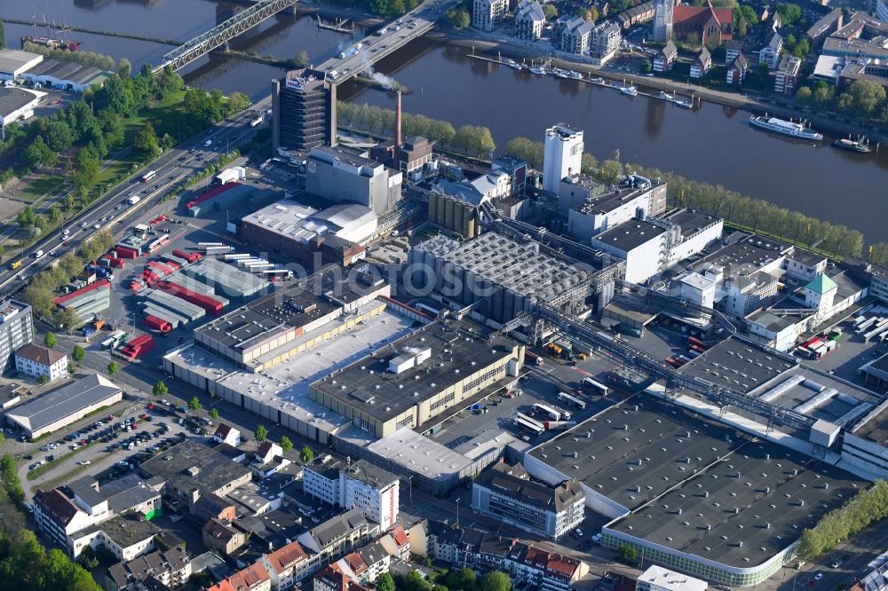 Aerial photograph Bremen - Building and production halls on the premises of the brewery Beck GmbH&Co.KG in Bremen, Germany