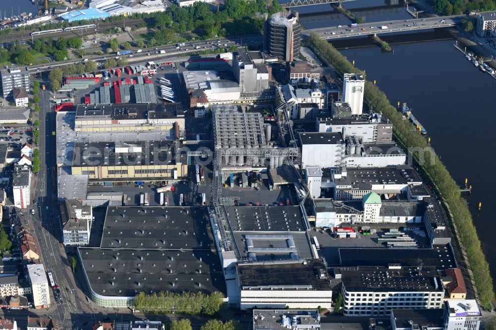 Bremen from the bird's eye view: Building and production halls on the premises of the brewery Beck GmbH&Co.KG in Bremen, Germany