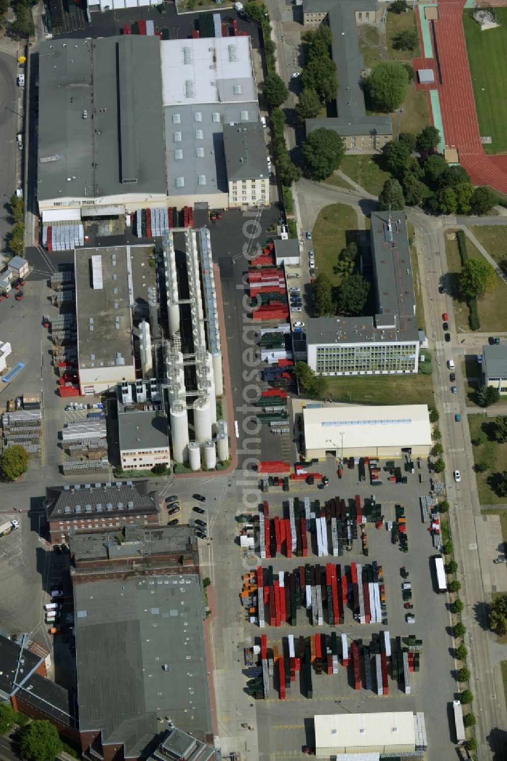 Aerial photograph Berlin - Building and production halls on the premises of the brewery of Berliner-Kindl-Schultheiss in Berlin in Germany. The facilities in the Hohenschoenhausen part of the district of Lichtenberg include historic buildings as well as technical facilities