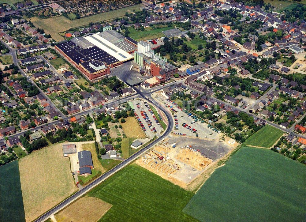 Issum from above - Building and production halls on the premises of the brewery Brauerei Diebels GmbH & Co. KG in Issum in the state North Rhine-Westphalia