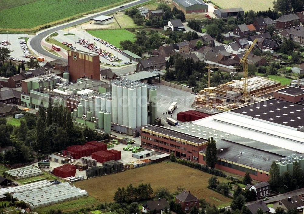 Issum from above - Building and production halls on the premises of the brewery Brauerei Diebels GmbH & Co. KG in Issum in the state North Rhine-Westphalia