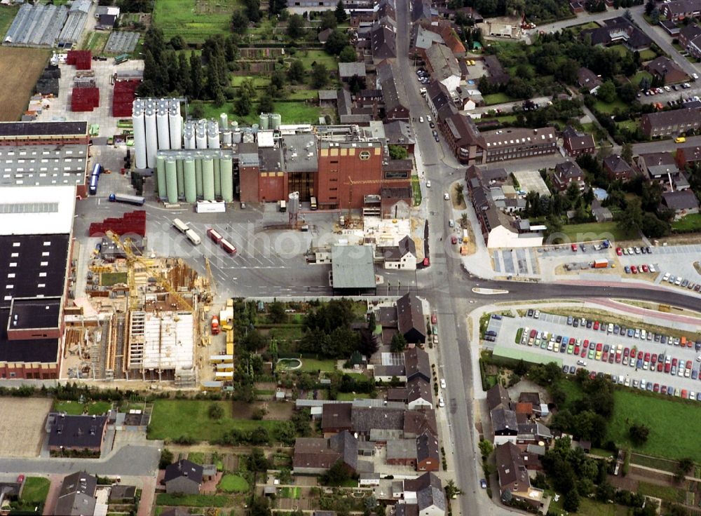 Aerial image Issum - Building and production halls on the premises of the brewery Brauerei Diebels GmbH & Co. KG in Issum in the state North Rhine-Westphalia