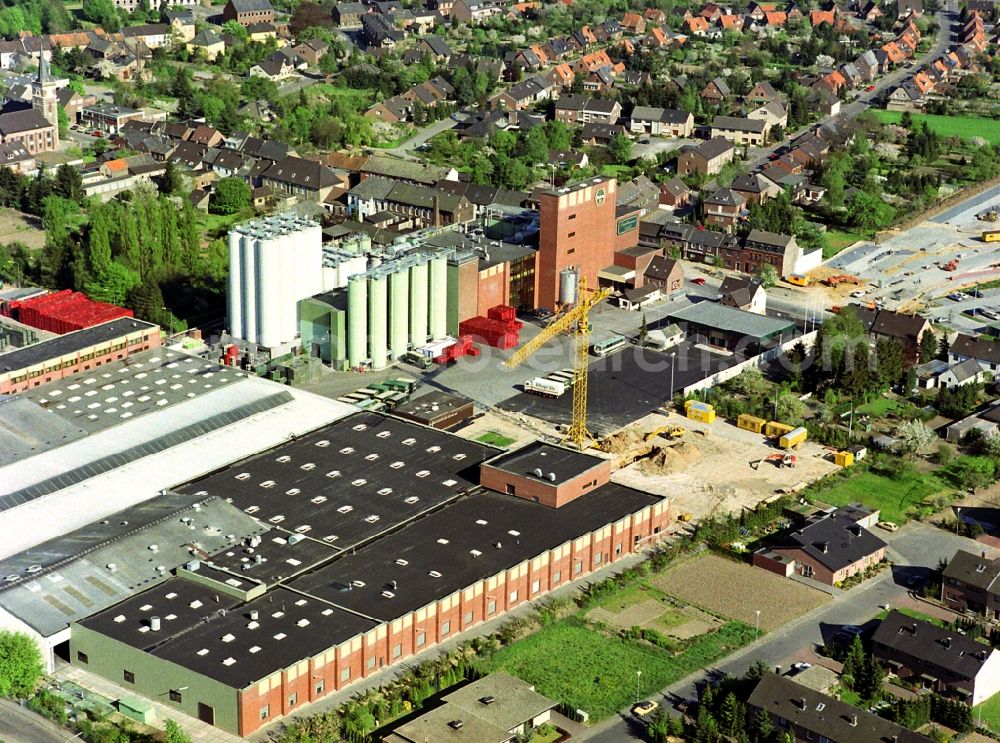 Aerial image Issum - Building and production halls on the premises of the brewery Brauerei Diebels GmbH & Co. KG in Issum in the state North Rhine-Westphalia