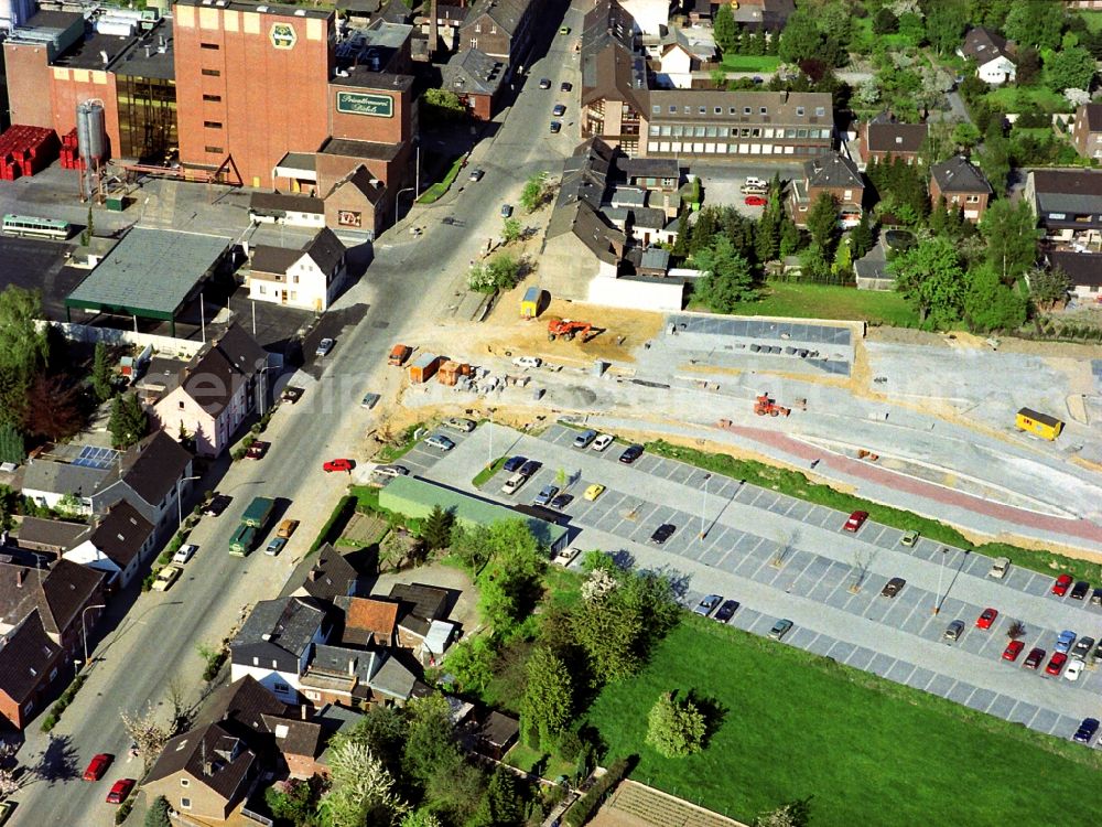 Aerial image Issum - Building and production halls on the premises of the brewery Brauerei Diebels GmbH & Co. KG in Issum in the state North Rhine-Westphalia