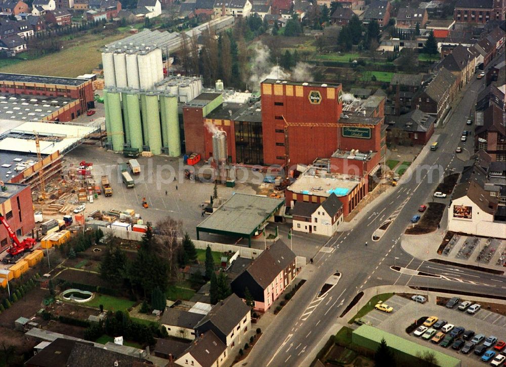 Aerial image Issum - Building and production halls on the premises of the brewery Brauerei Diebels GmbH & Co. KG in Issum in the state North Rhine-Westphalia