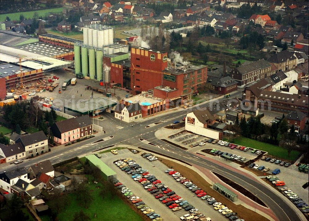 Issum from the bird's eye view: Building and production halls on the premises of the brewery Brauerei Diebels GmbH & Co. KG in Issum in the state North Rhine-Westphalia