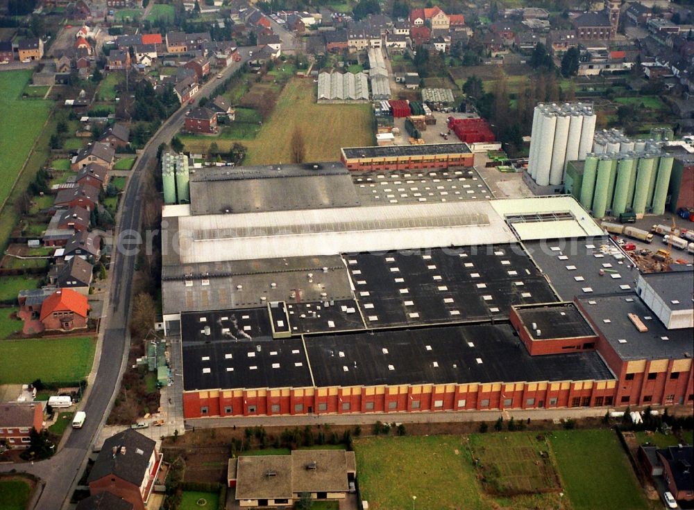 Aerial image Issum - Building and production halls on the premises of the brewery Brauerei Diebels GmbH & Co. KG in Issum in the state North Rhine-Westphalia