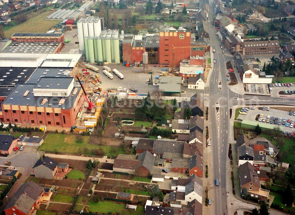 Issum from above - Building and production halls on the premises of the brewery Brauerei Diebels GmbH & Co. KG in Issum in the state North Rhine-Westphalia