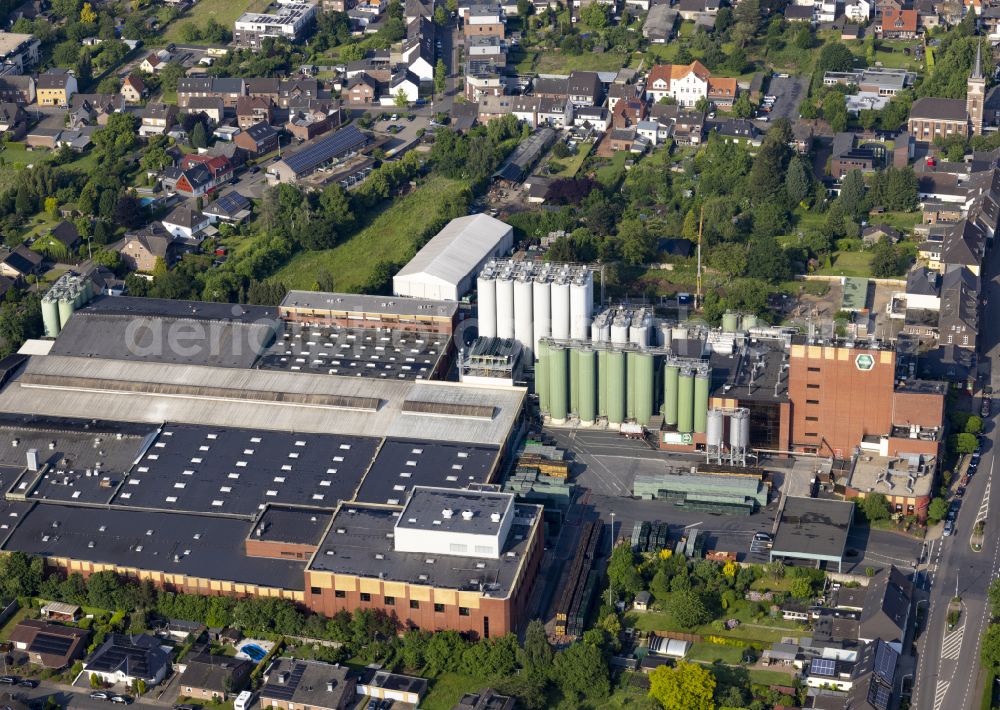 Issum from above - Building and production halls on the premises of the brewery Brauerei Diebels GmbH & Co. KG in Issum in the state North Rhine-Westphalia