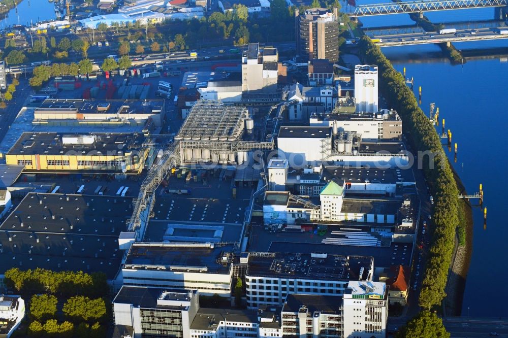 Bremen from above - Building and production halls on the premises of the brewery of Brauerei Beck GmbH&Co.KG Am Deich in the district Neustadt in Bremen, Germany