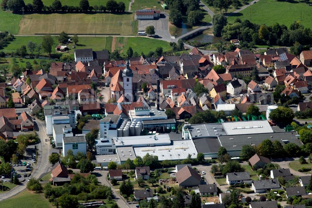 Tauberbischofsheim from the bird's eye view: Building and production halls on the premises of the brewery Distelhaeuser Brauerei Ernst Bauer GmbH & Co. KG Gruensfelder Strasse in the district Distelhausen in Tauberbischofsheim in the state Baden-Wurttemberg, Germany