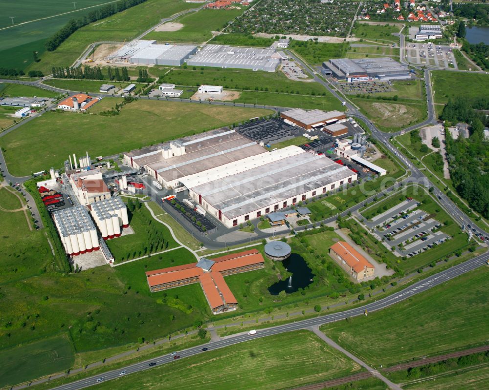 Aerial photograph Wernigerode - Building and production halls on the premises of the brewery Hasseroeder Brauerei GmbH on street Auerhahnring in Wernigerode in the state Saxony-Anhalt, Germany