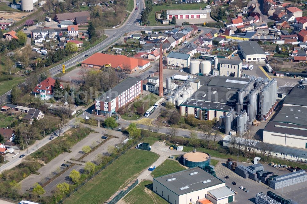 Aerial image Lübz - Building and production halls on the premises of the brewery Mecklenburgische Brauerei Luebz GmbH in Luebz in the state Mecklenburg - Western Pomerania, Germany